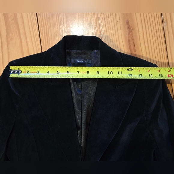 TAHARI VELVET BLAZER - Picture 9 of 16